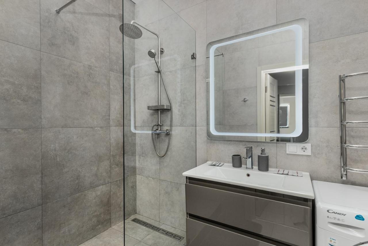Razor Apartment With Terrace, Kamanina Odesa Exterior foto