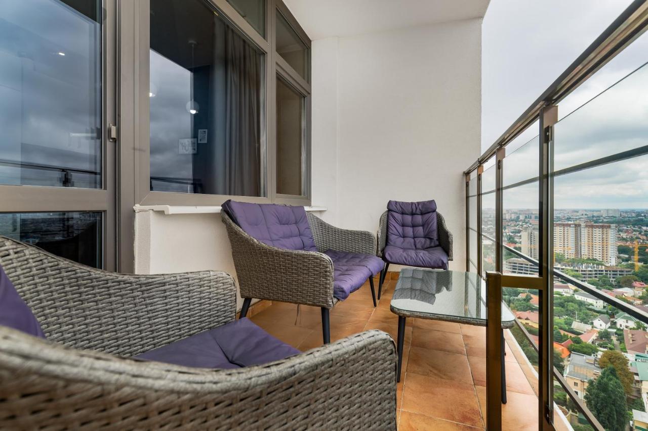 Razor Apartment With Terrace, Kamanina Odesa Exterior foto